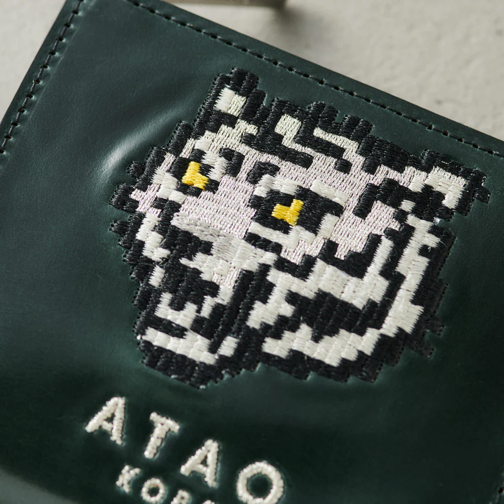 【限定】希少なコードバンのミニ財布|銀糸で刺繍されたホワイトタイガー(白虎) - Image 7